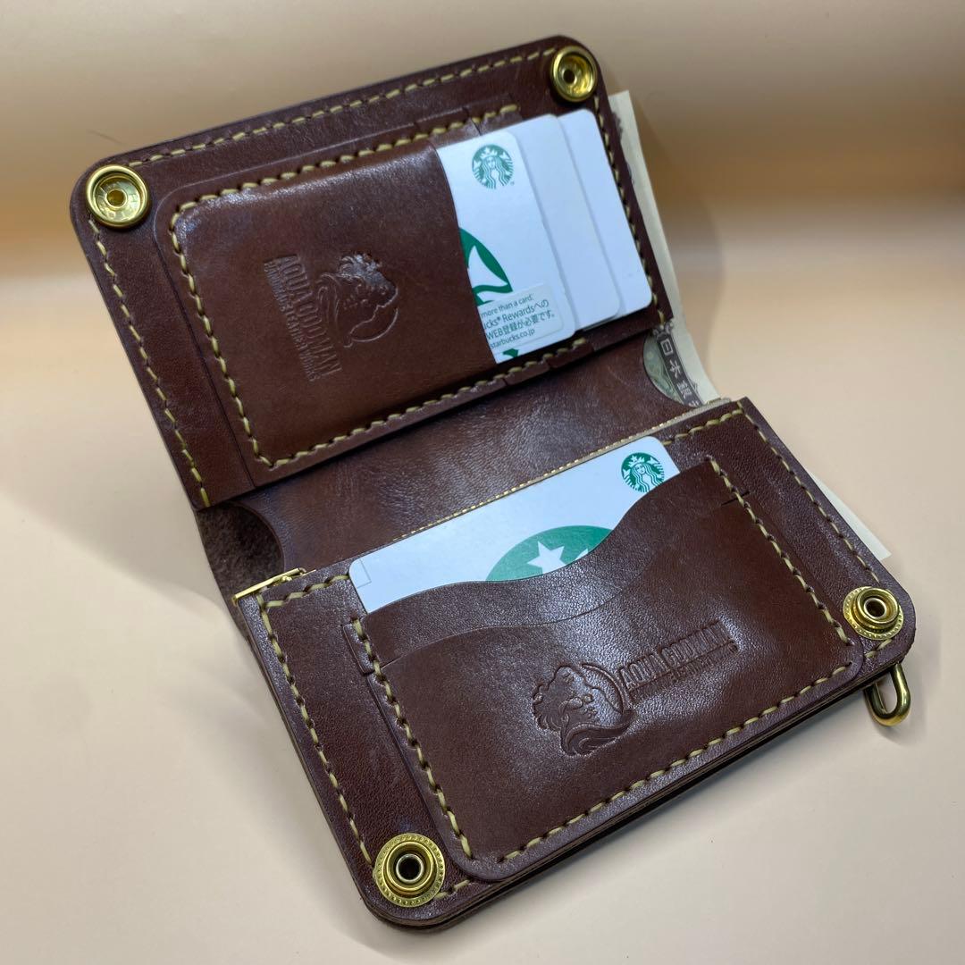 栃木レザー お札折らずに収納できる無骨なミドルトラッカーウォレット