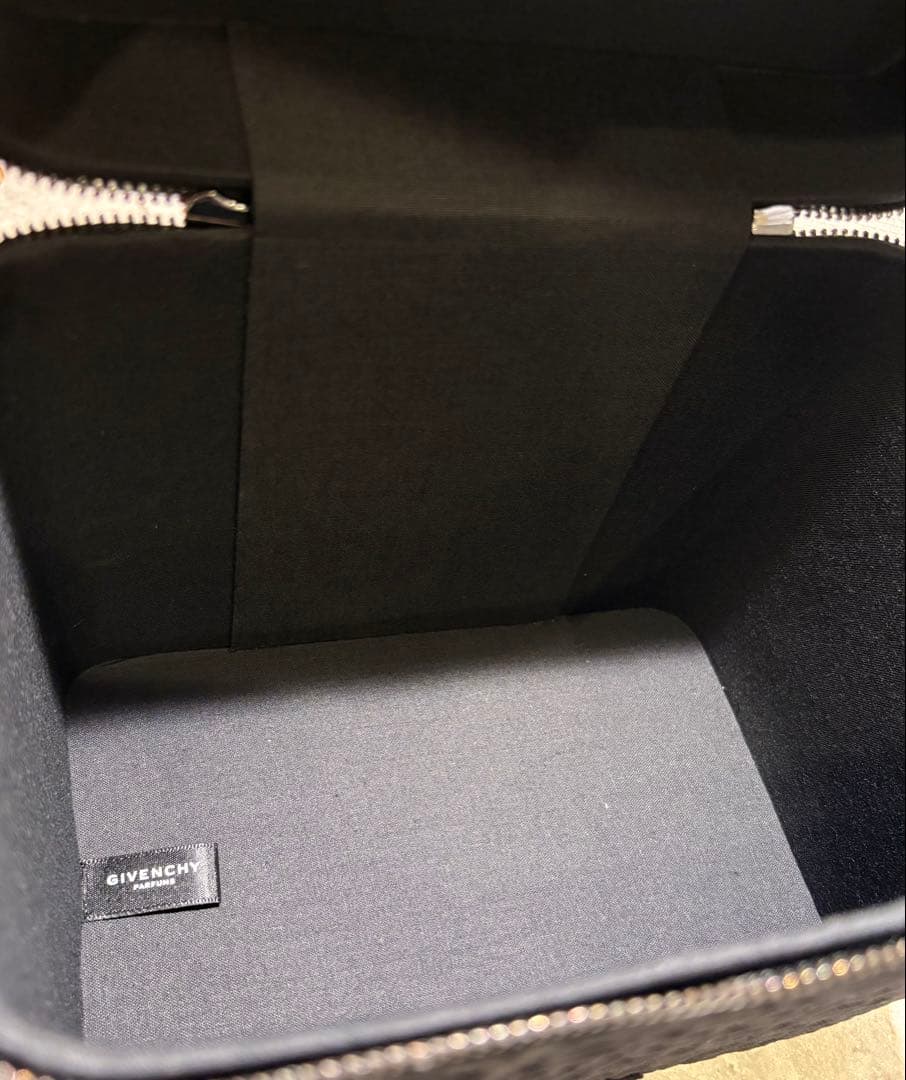 ジバンシイ ブラック モノグラム バニティ2025 非売品 新品未使用