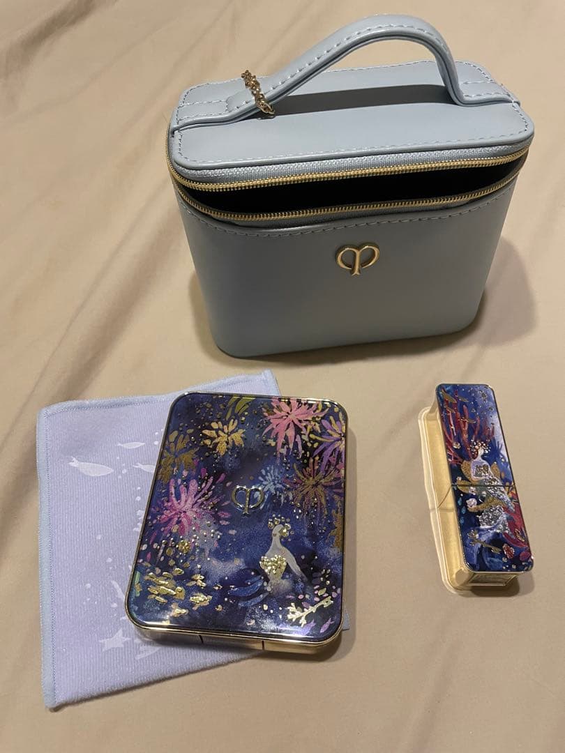 クレドポーボーテ　ホリデー限定　ポーチ　アイシャドウパレット　リップ