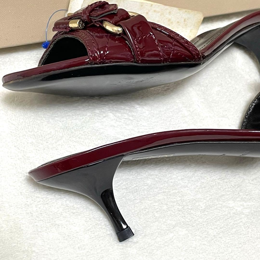 希少✨極美品バーバリー　ミュール　サンダル　36夏　ワインレッド　エナメル　金具