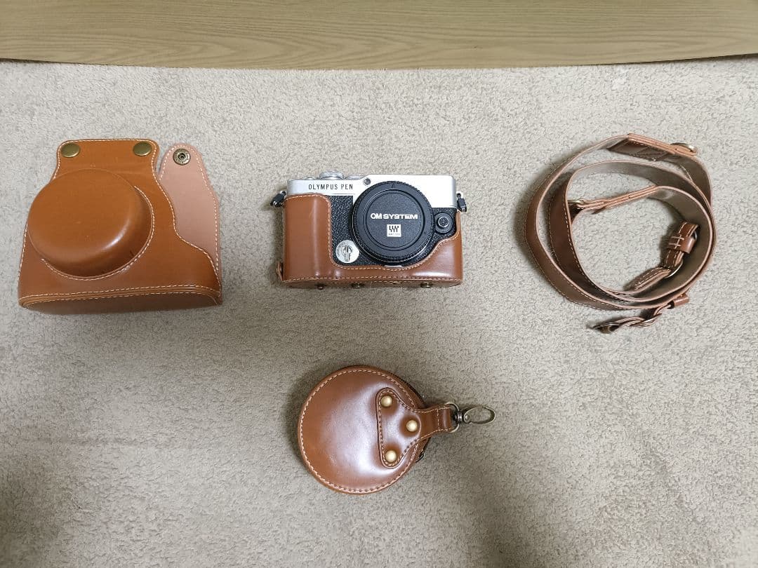 OLYMPUS PEN E-P　ミラーレス一眼 オリンパス シルバー