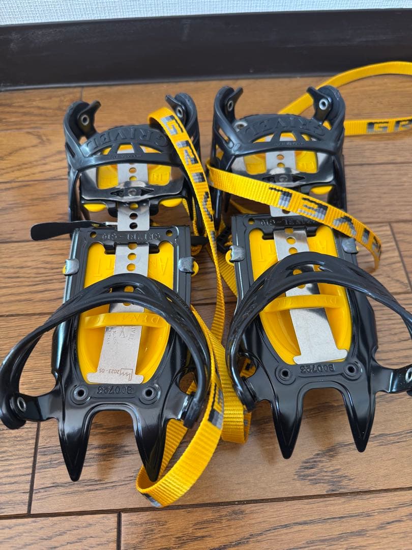 新品　グリベル　アイゼン