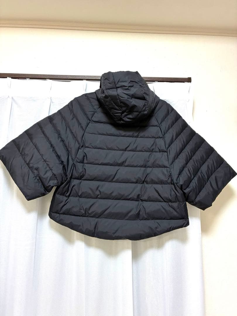 ダウンジャケット　ポンチョ　ケープ　新品未使用タグ付き　ブラック
