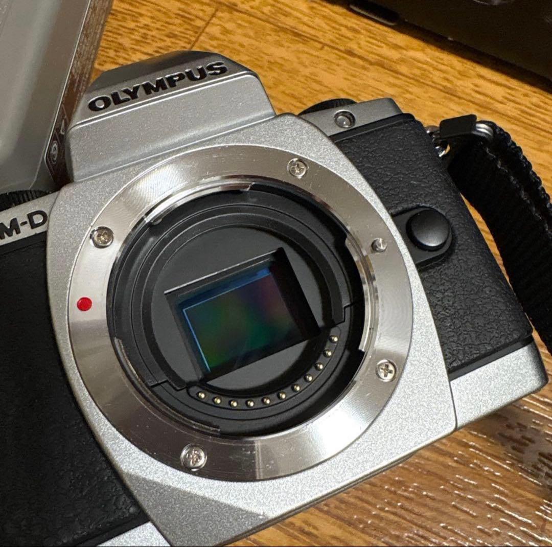 Olympus OM-D E-M10 ダブルズームキット