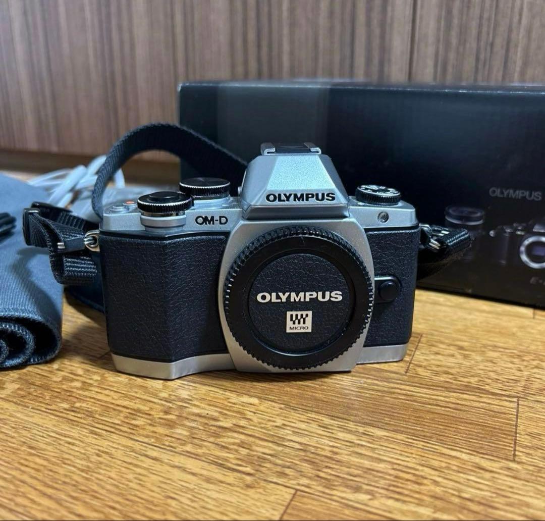 Olympus OM-D E-M10 ダブルズームキット