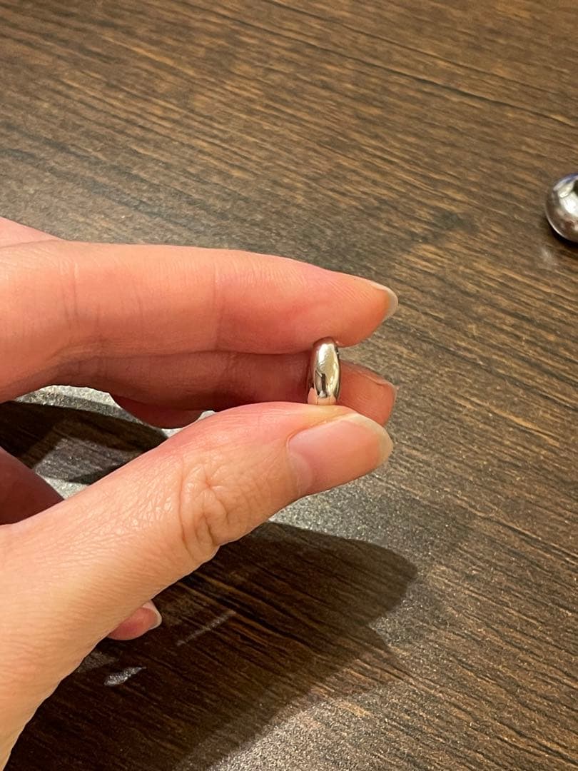 TOM WOOD ICE HUGGIES ミニ シルバー フープ片耳ピアス