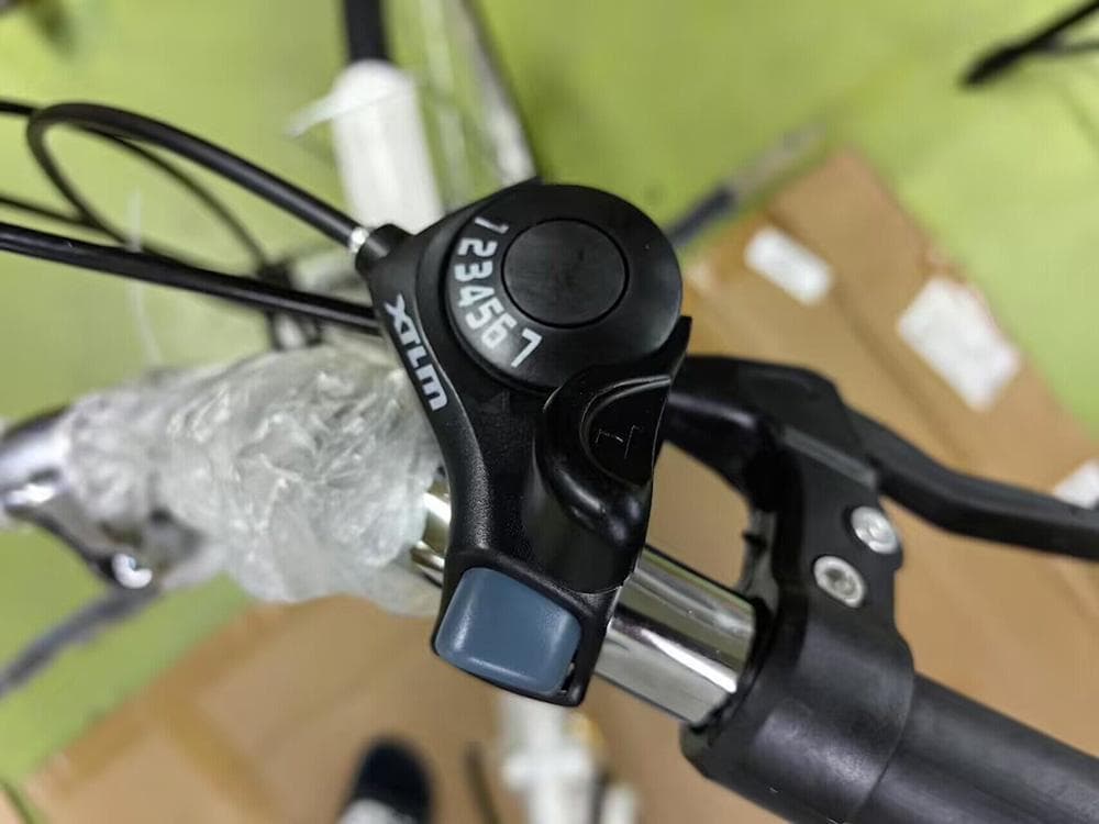 在庫処分折りたたみ自転車 6段変速２６インチミニベロ ママチャリカゴ付【黒】