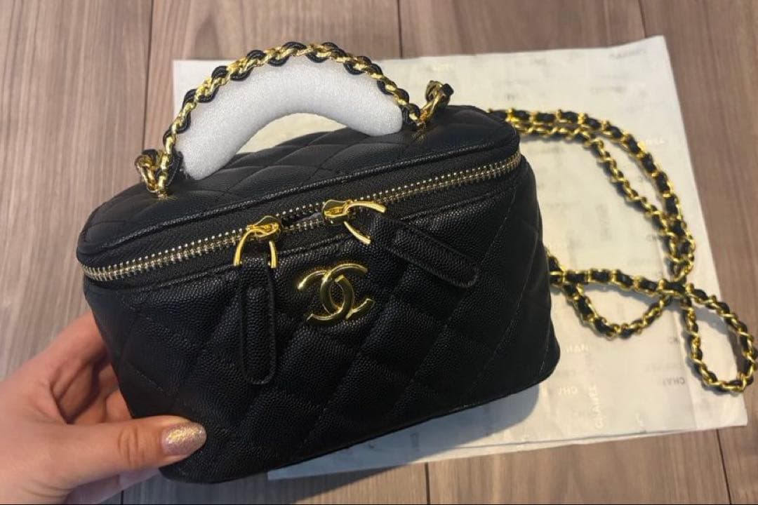 CHANEL ブラック ショルダーバッグ バニティ ノベルティー - メルカリ