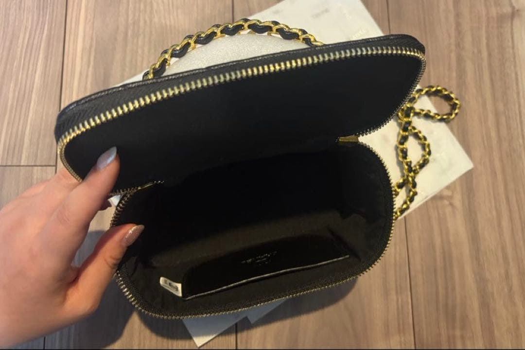 CHANEL ブラック ショルダーバッグ バニティ ノベルティー - メルカリ