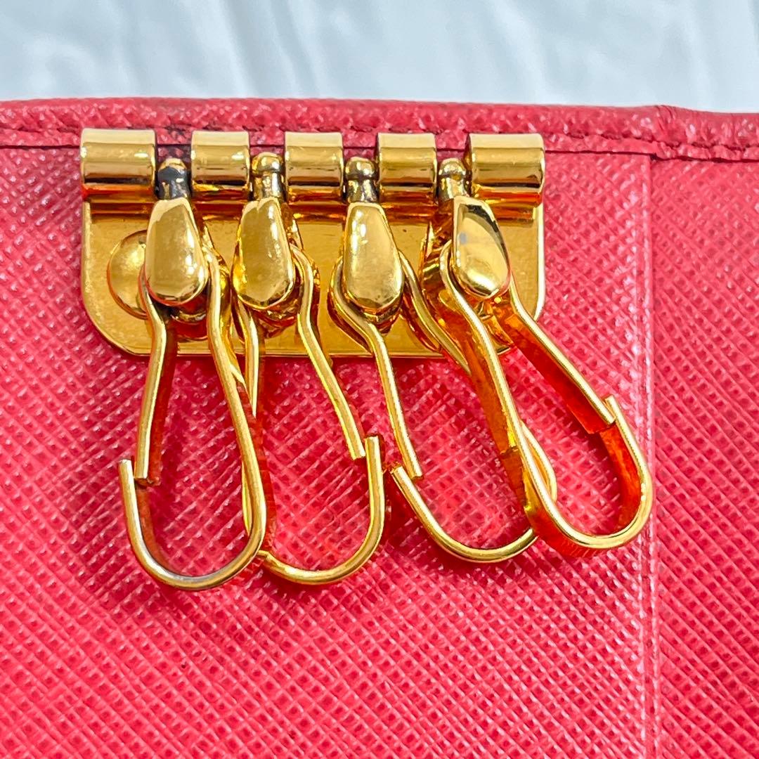 美品✨PRADA 大きめロゴ　キーケース　サフィアーノ　キーリング　ローズピンク