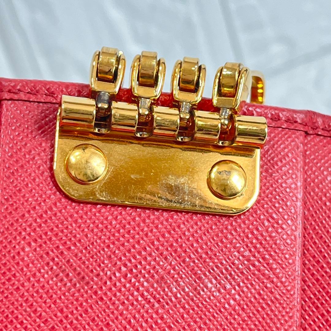 美品✨PRADA 大きめロゴ　キーケース　サフィアーノ　キーリング　ローズピンク