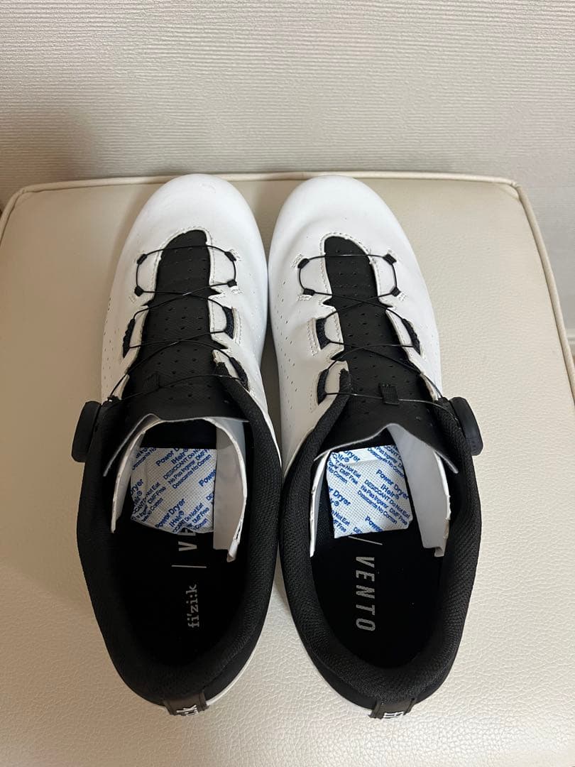 fi'zi:k VENTO OMN シューズ ホワイト/ブラック サイズ44