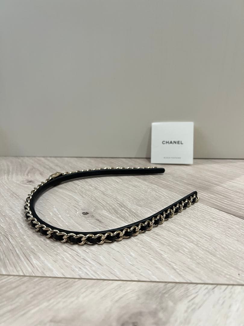 CHANEL チェーンデザイン カチューシャ