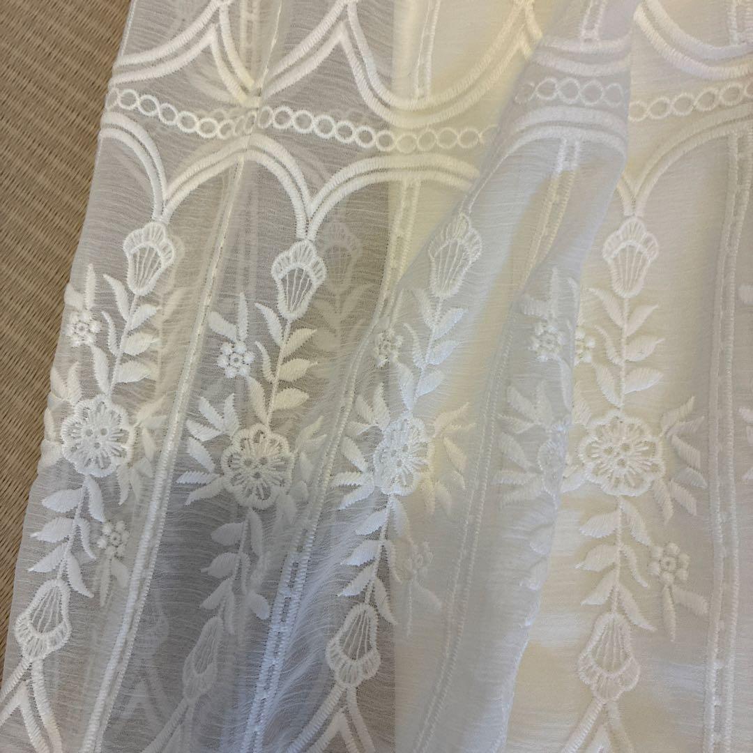 アイボリー刺繍フレアスカート