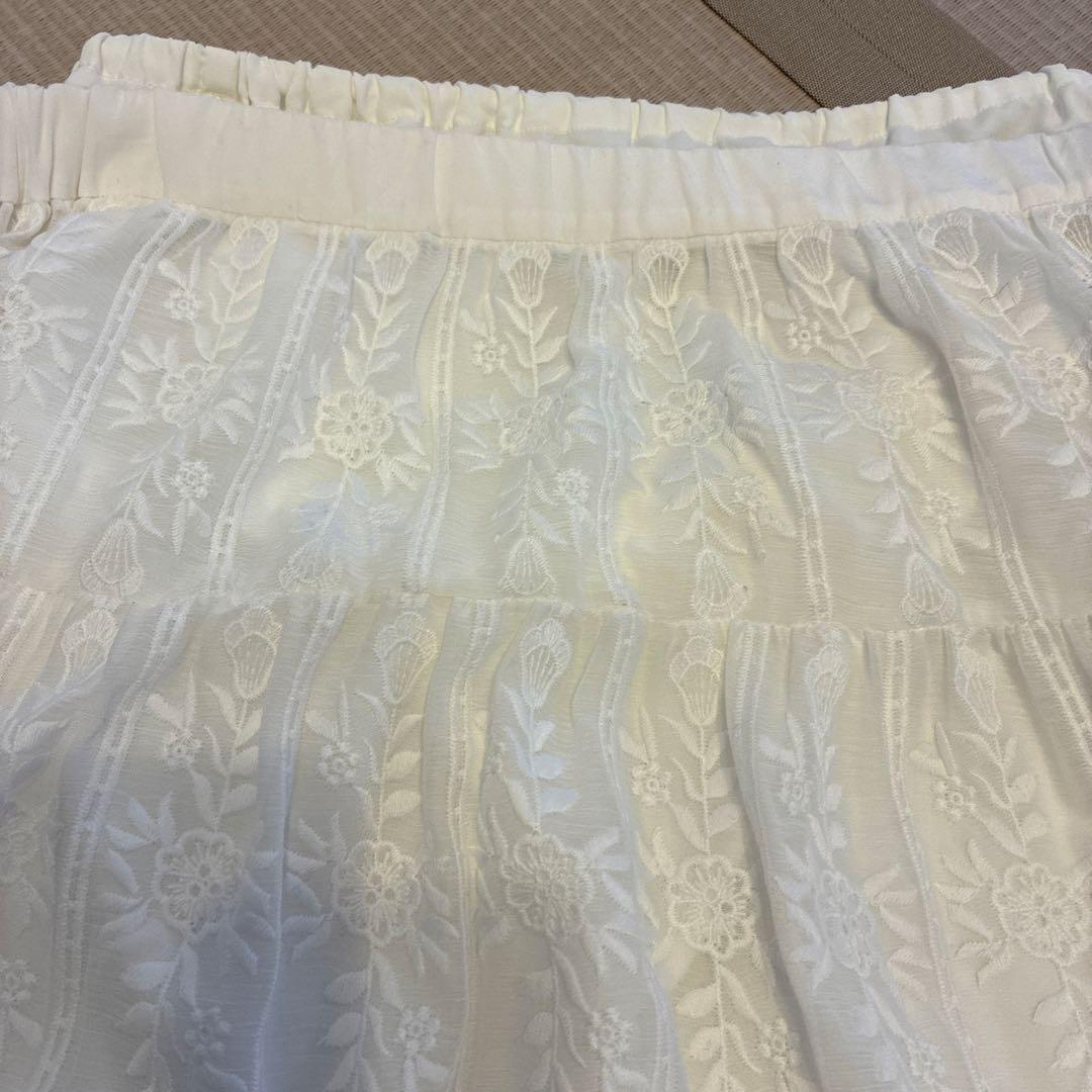 アイボリー刺繍フレアスカート