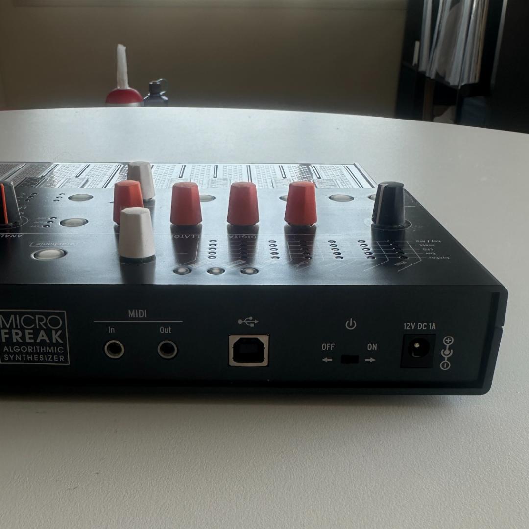 鍵盤楽器 Arturia Microfreak