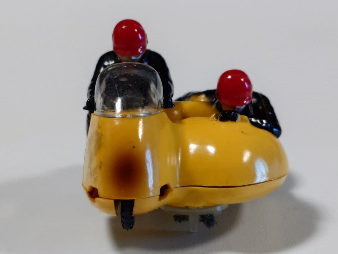 Triang SCALEXTRIC TYPHOON （黄色/赤ヘル）