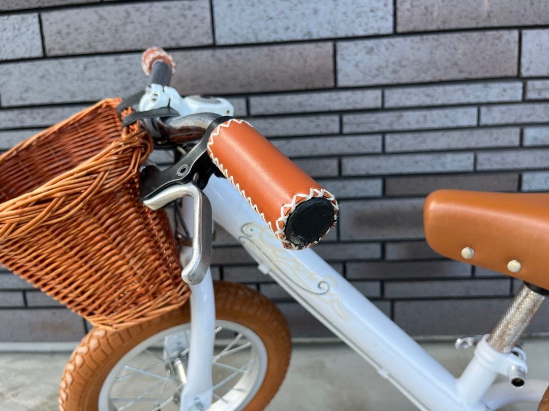 スパーキースタンド　バランスバイク ホワイト バスケット付き