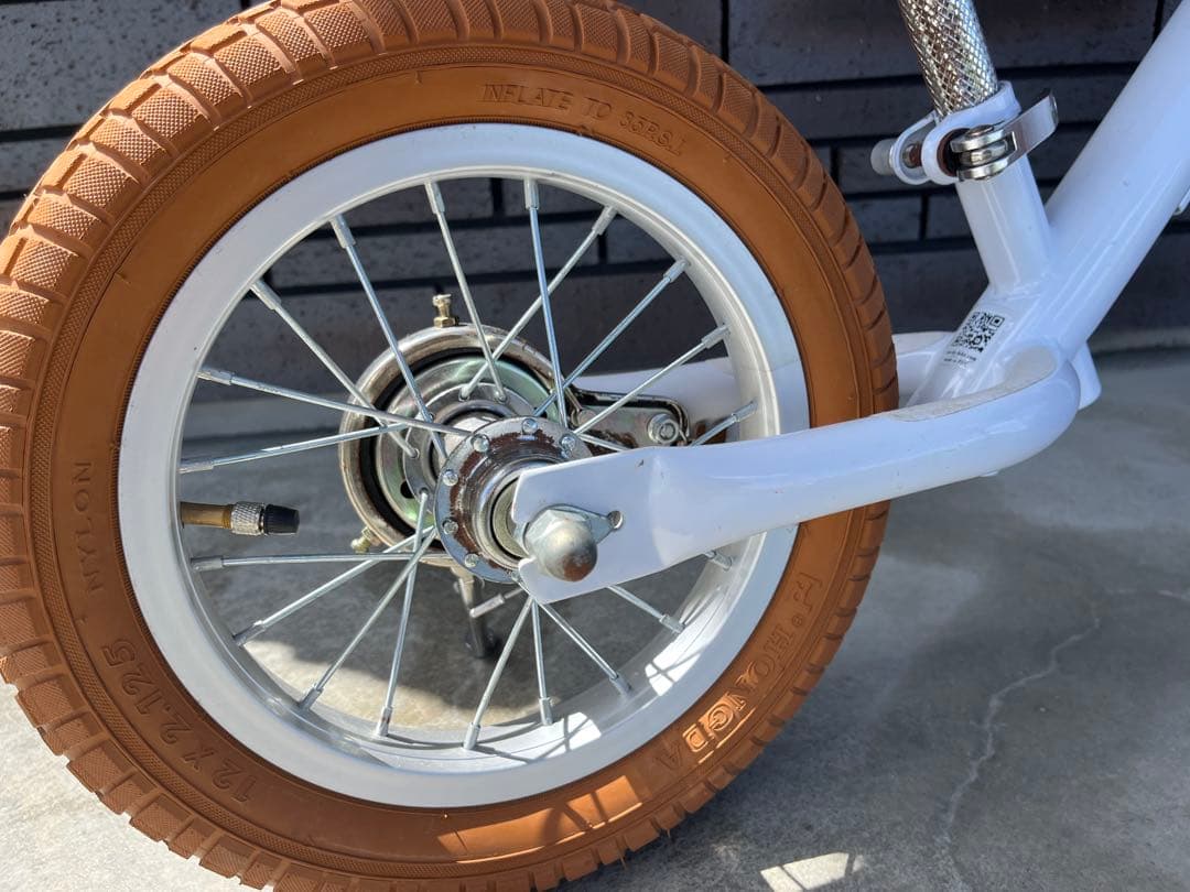 スパーキースタンド　バランスバイク ホワイト バスケット付き