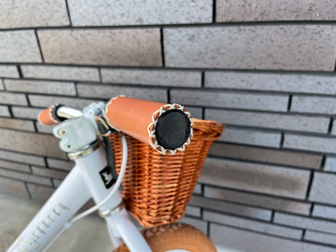 スパーキースタンド　バランスバイク ホワイト バスケット付き