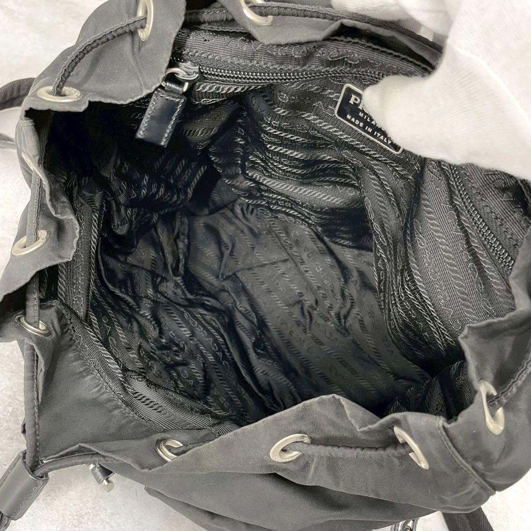 美品◯プラダ　リュック　バックパック　三角ロゴプレート　フラップ　ギャランティー