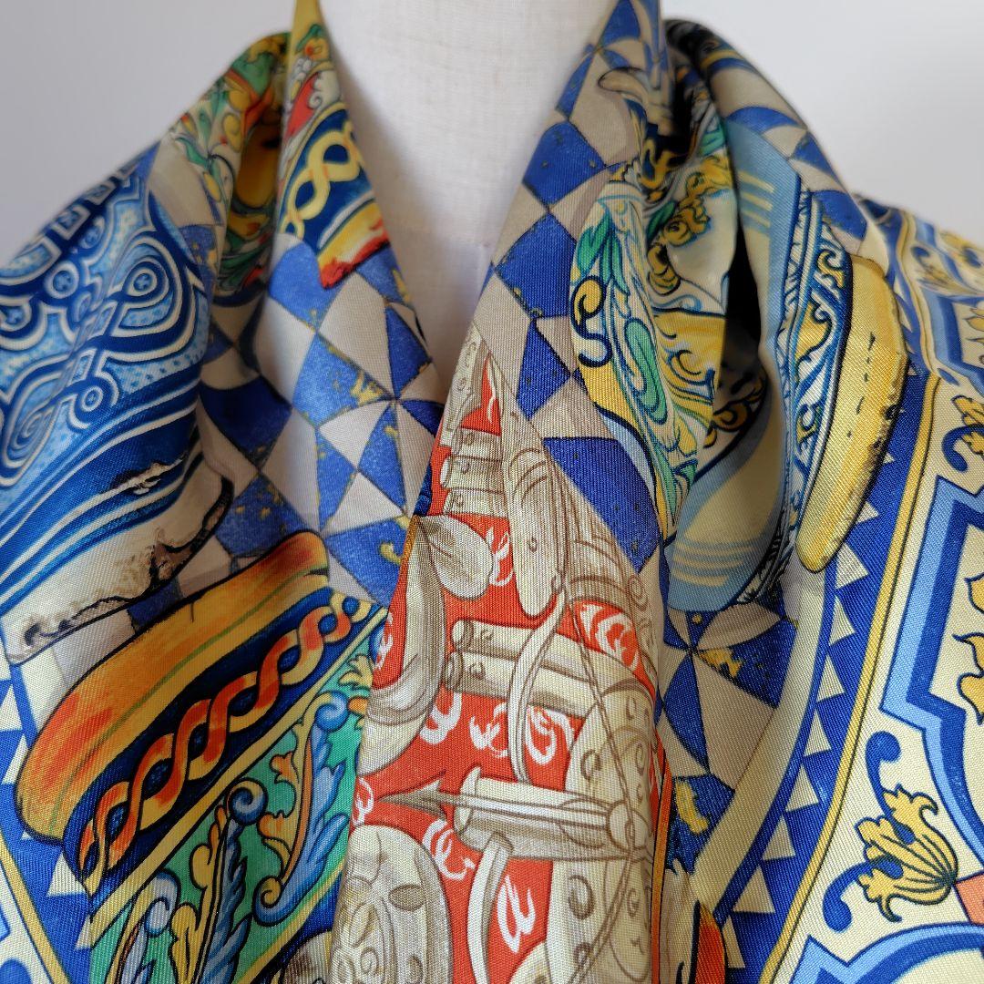 グッチ シルク100% 総柄 イエロー系 陶器柄 85×85cm位 イタリア製の