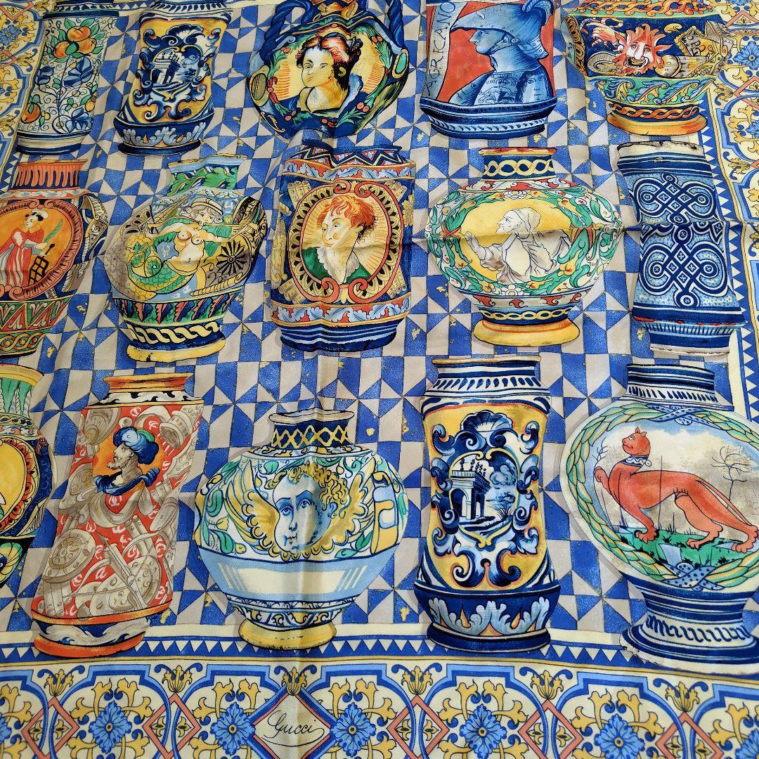 グッチ シルク100% 総柄 イエロー系 陶器柄 85×85cm位 イタリア製の