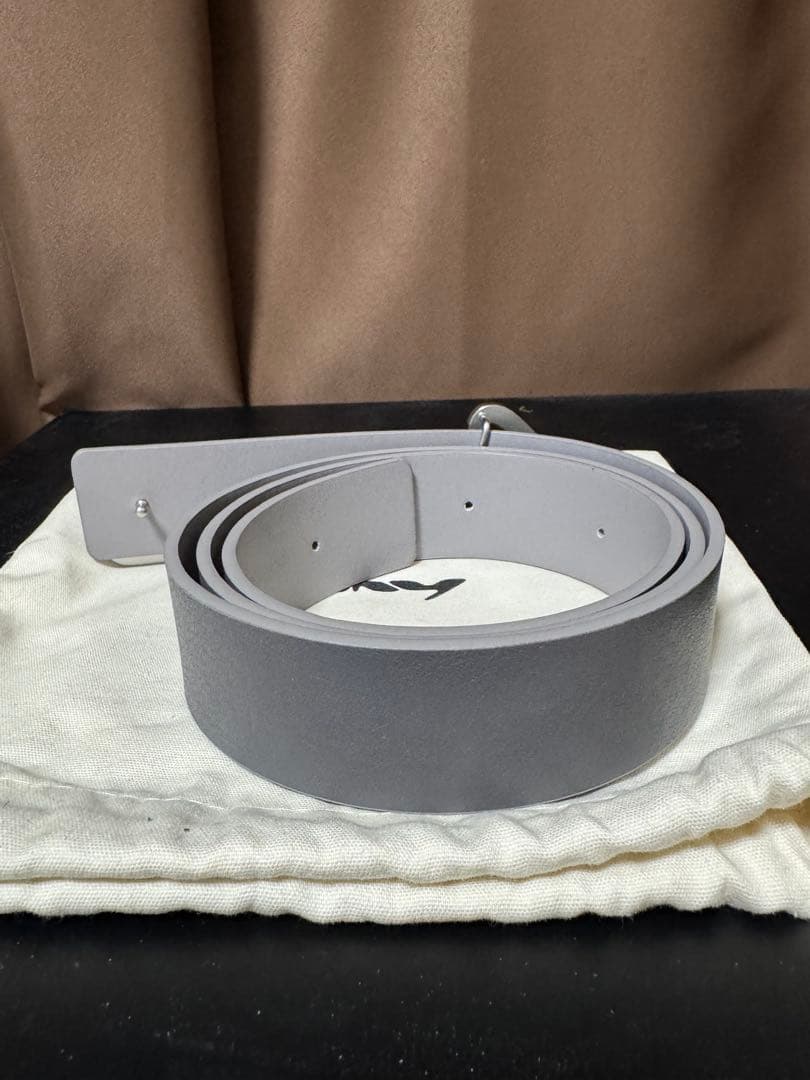 確実正規品 HUNI グレー レザー風 ベルト 独特ロゴデザイン