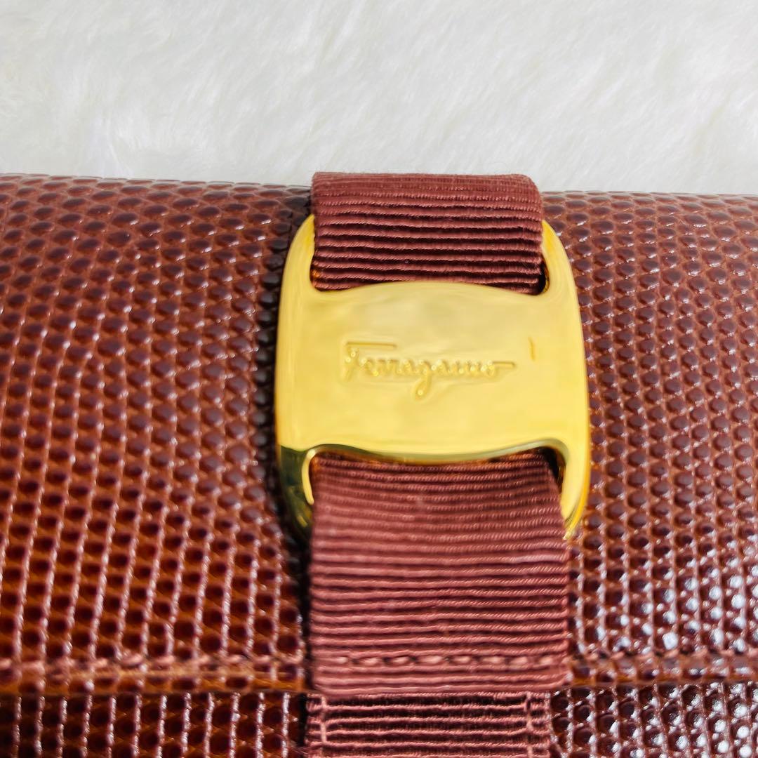 未使用保管品 フェラガモ ヴァラ リザード型押し キーケース レッド