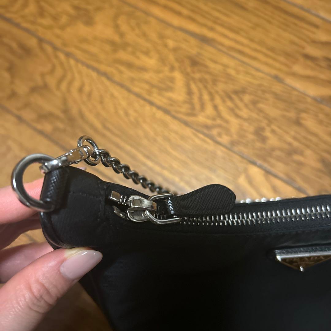 PRADA re-edition ブラック ショルダーバッグ