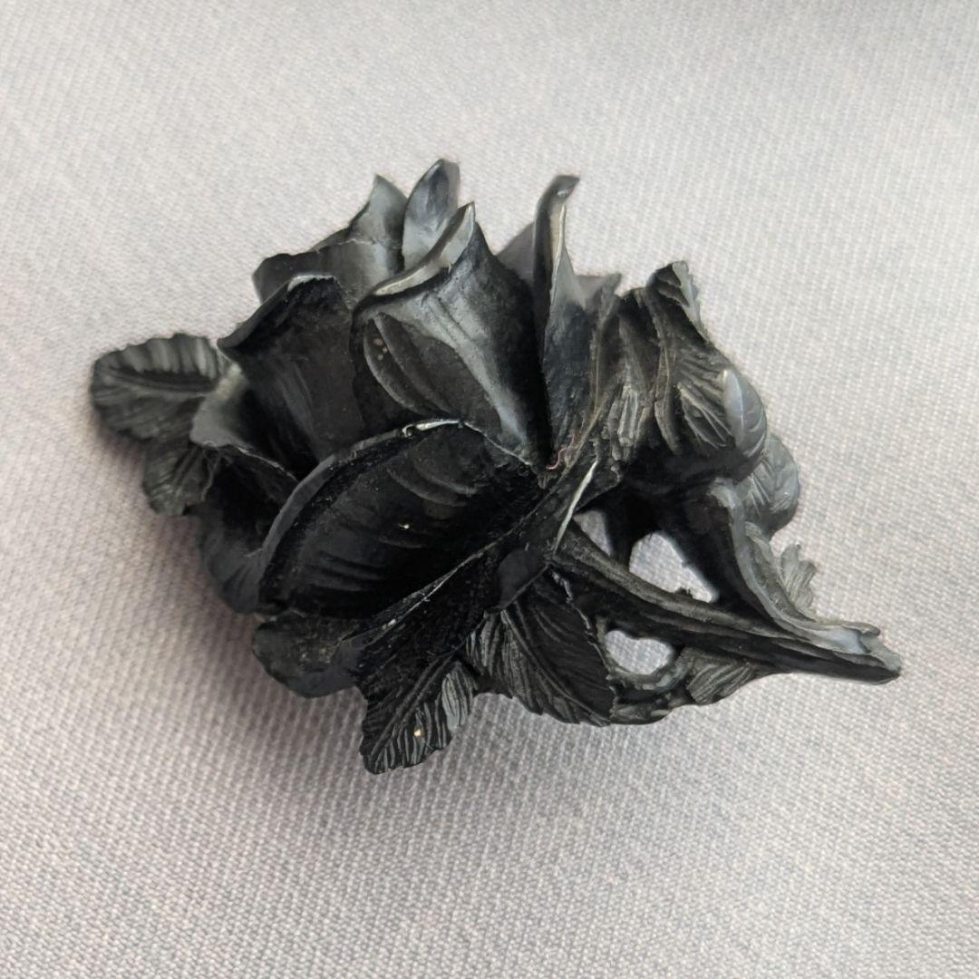 アキオモリ・デザイン薔薇ブローチ