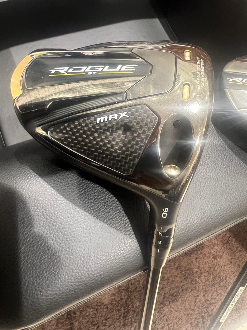 Callaway Rogue ST MAX ドライバーとフェアウェイウッドセット
