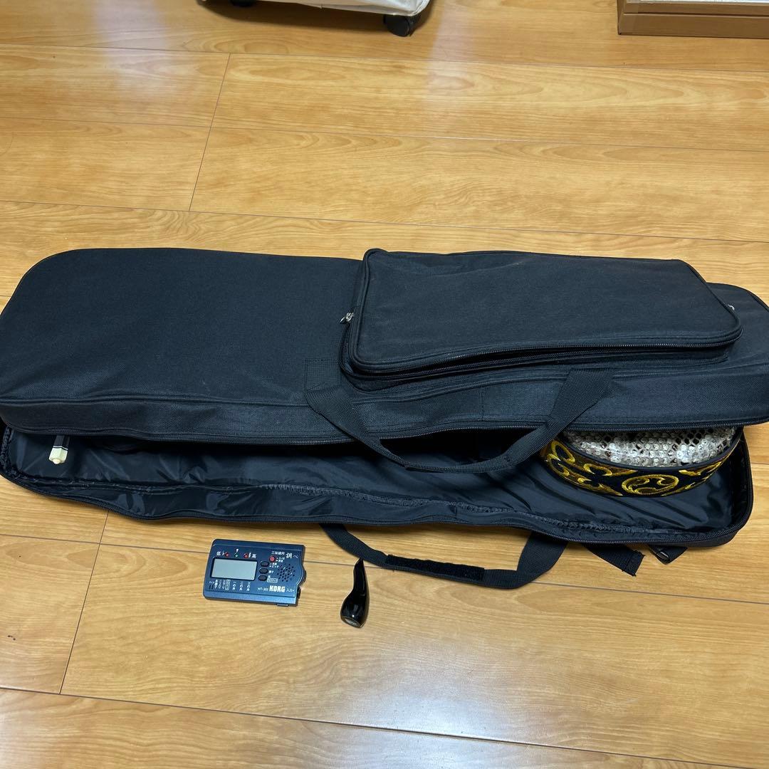 沖縄三味線サンシン　本革　ソフトケース付き　チューナー付き