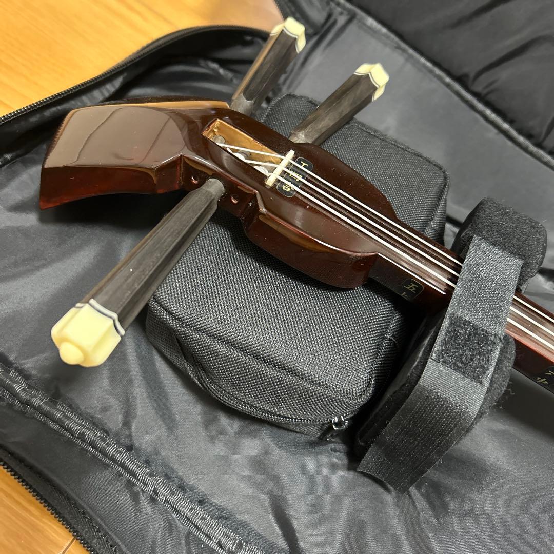 沖縄三味線サンシン　本革　ソフトケース付き　チューナー付き