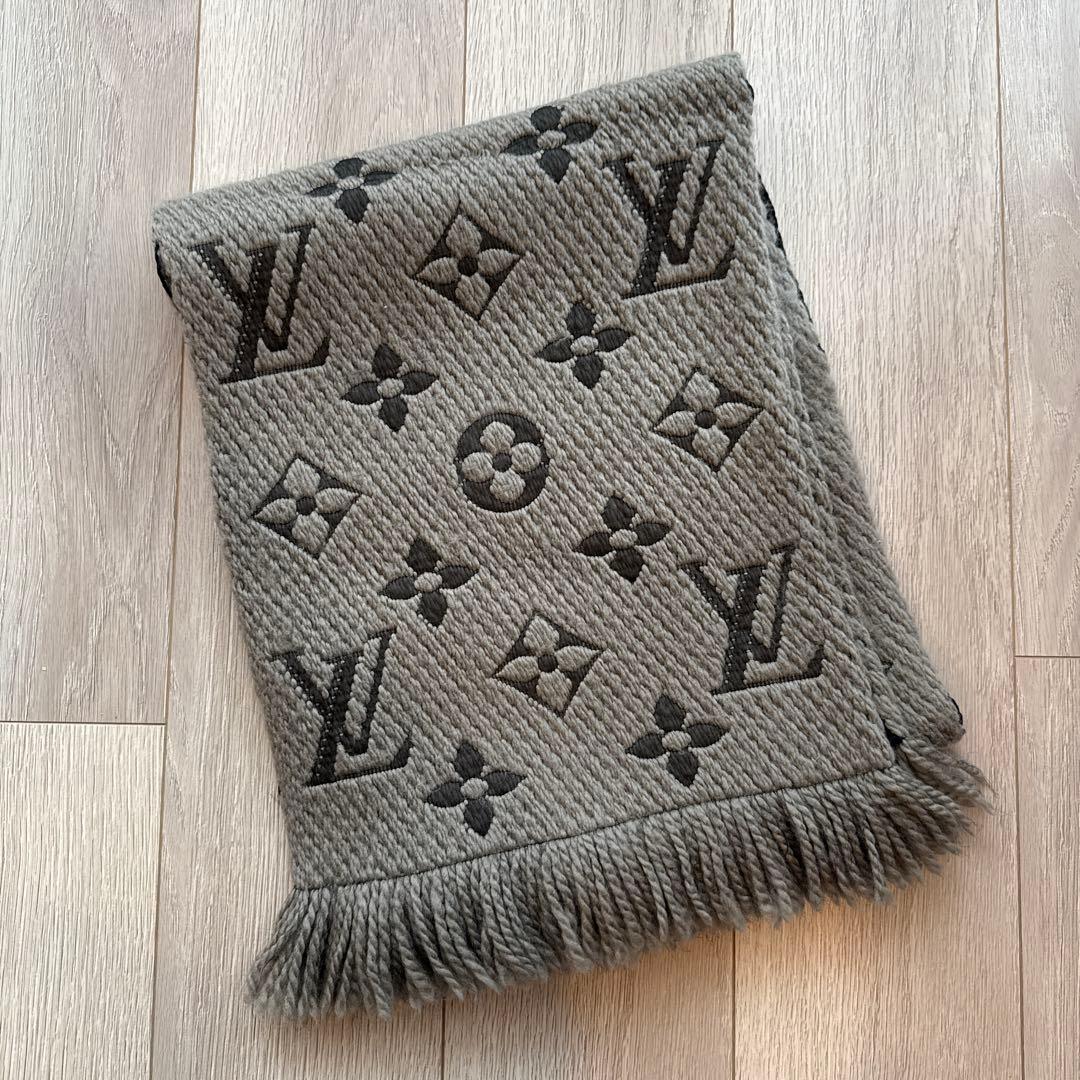 LOUIS VUITTON グレー マフラー