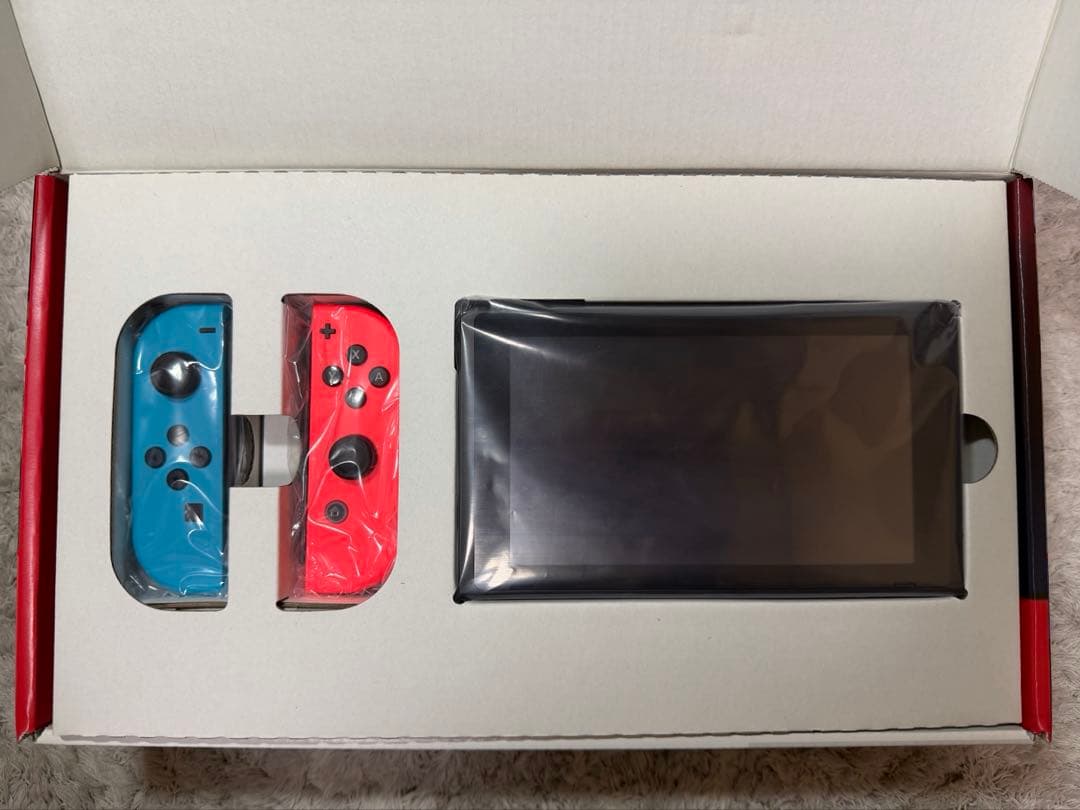 Nintendo Switch 本体　SDカード、シリコンカバー付