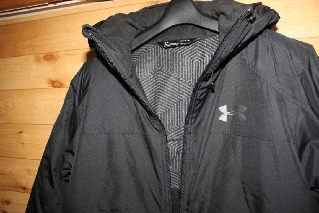MD 黒 アンダーアーマー中綿入りウインドブレーカーベンチコート