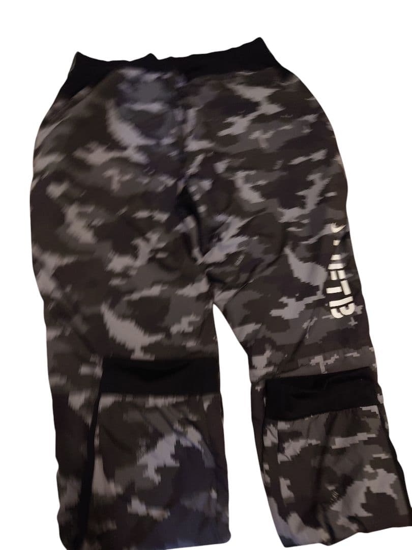 NIKE　NFTB 厚手ピステ　カモフラ柄　セットアップ