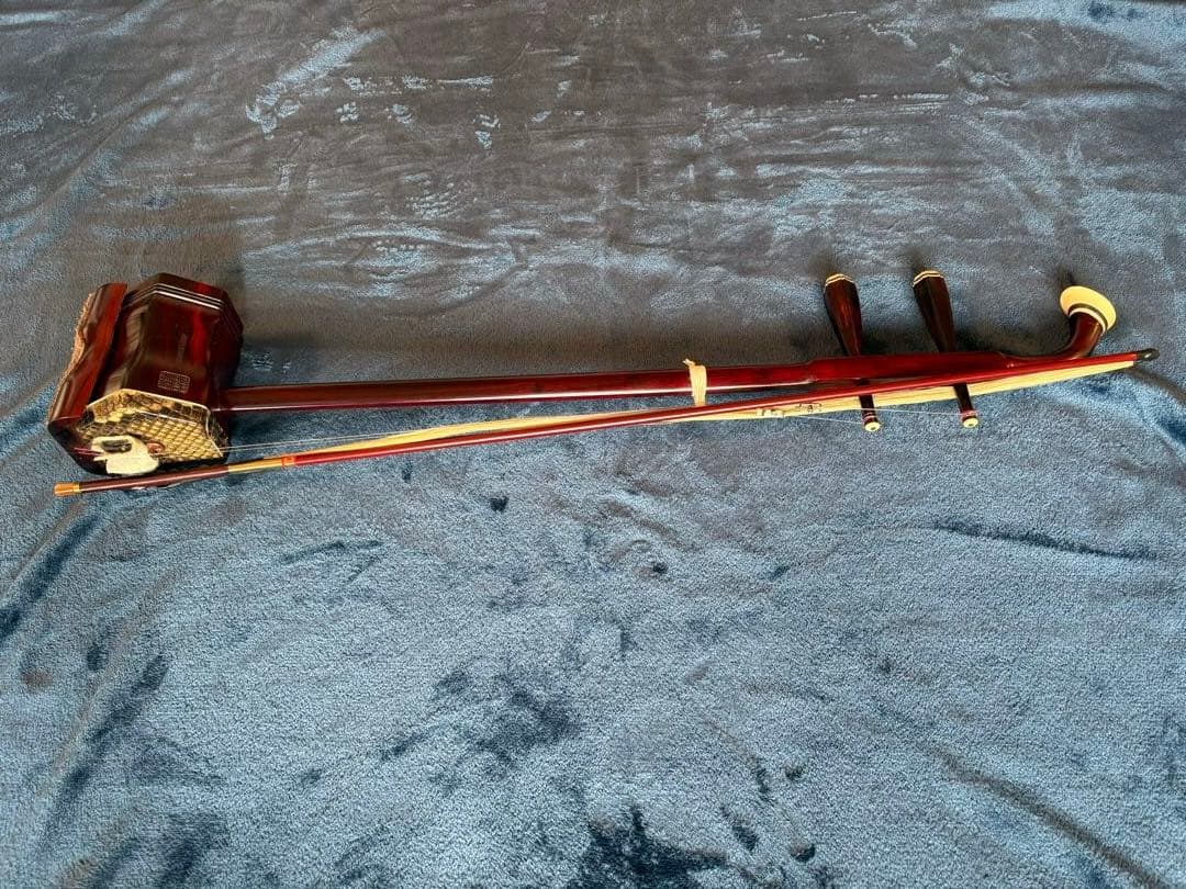 二胡　ハードケース　換えの弓毛付き