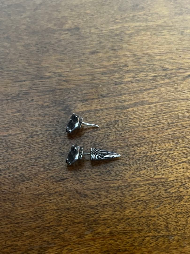 gucci アンガーフォレスト　ブル　ヘッド　ピアス