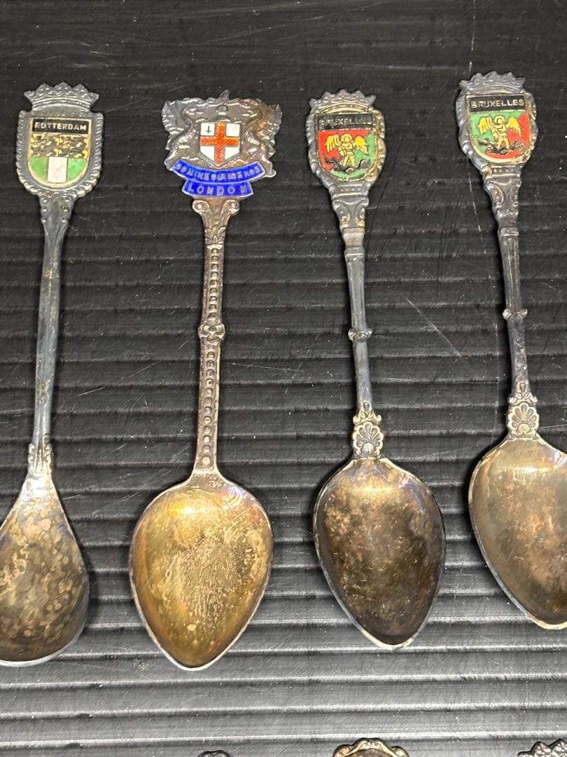 銀製？　西洋アンティーク　装飾スプーン15本セット　刻印多数　カトラリ