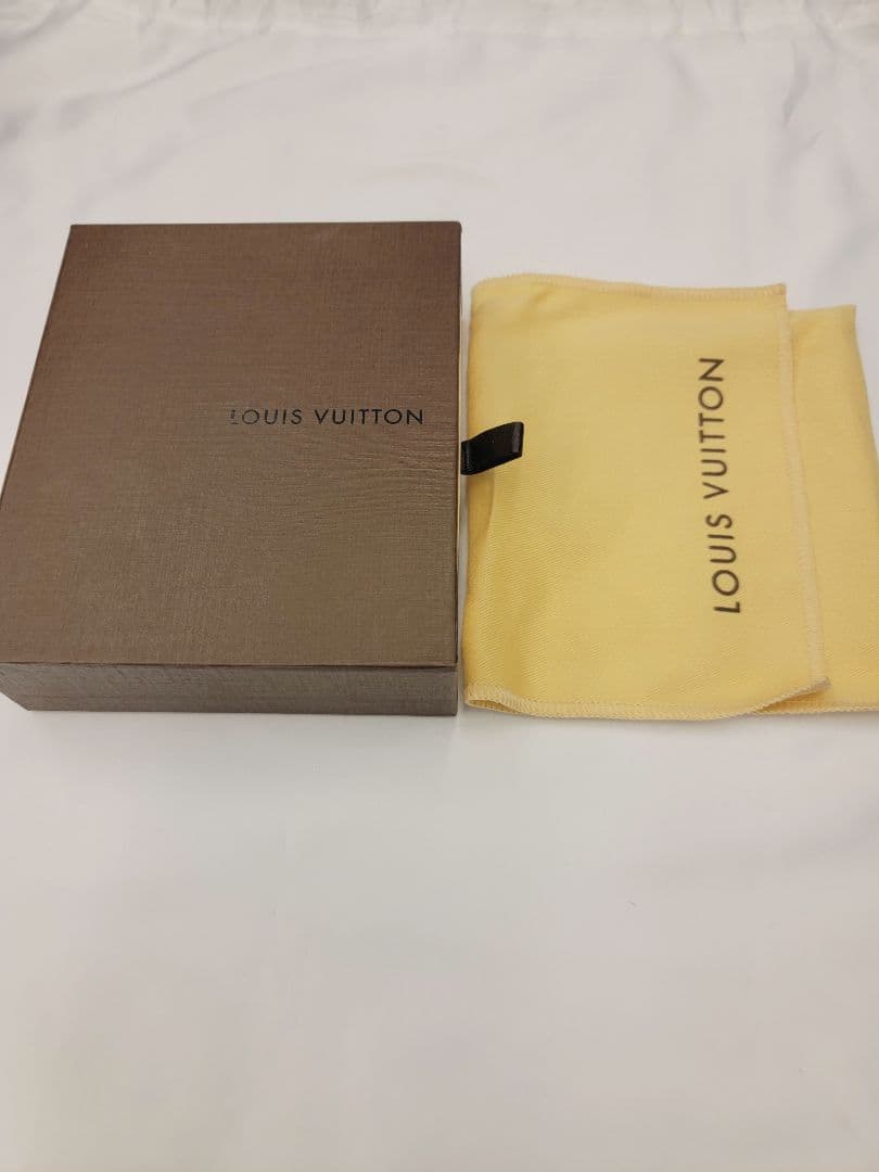 ルイヴィトン　ハート型シルバー　ケース