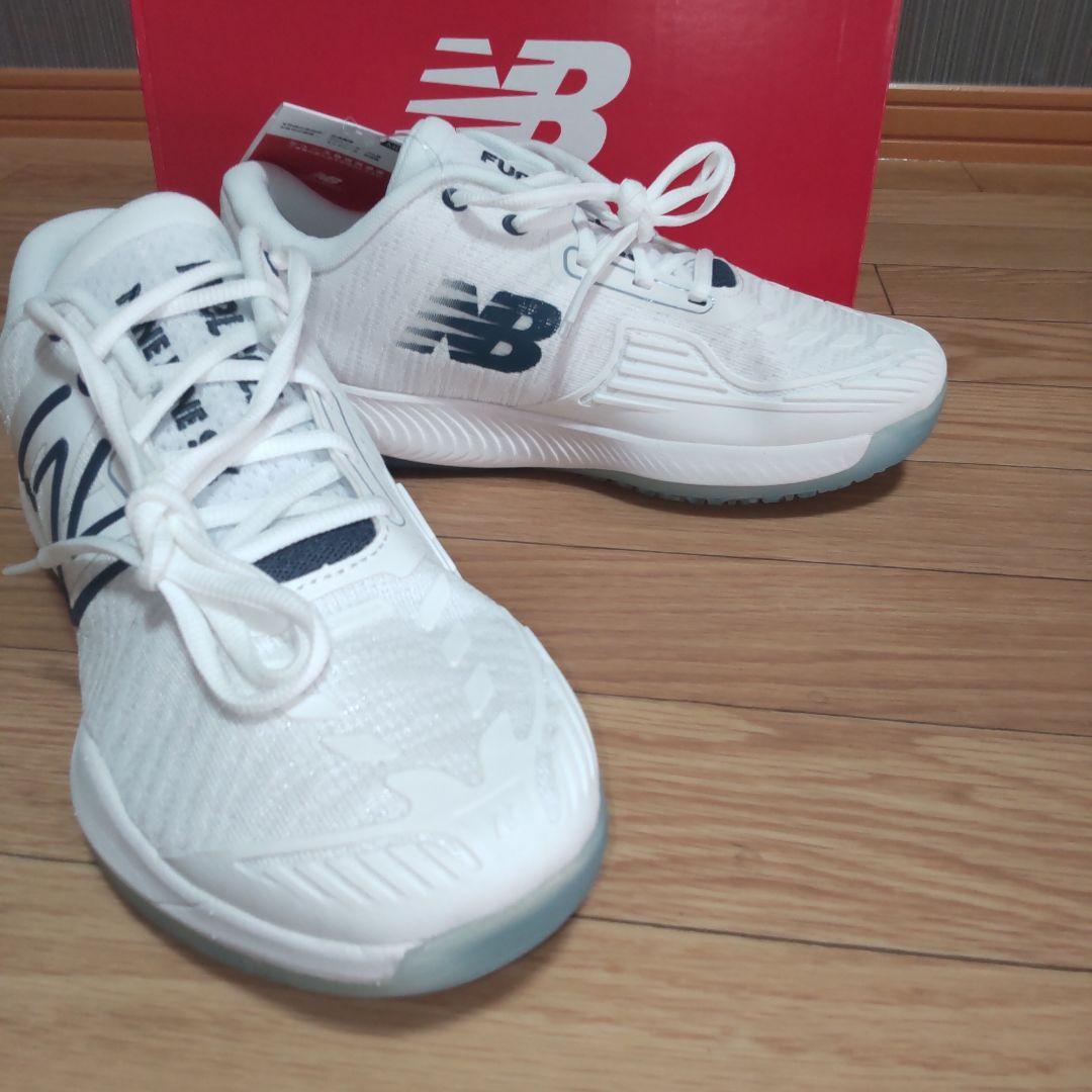 新品未使用 ニューバランス テニスシューズ　オムニクレー25.5 ワイド（4E）