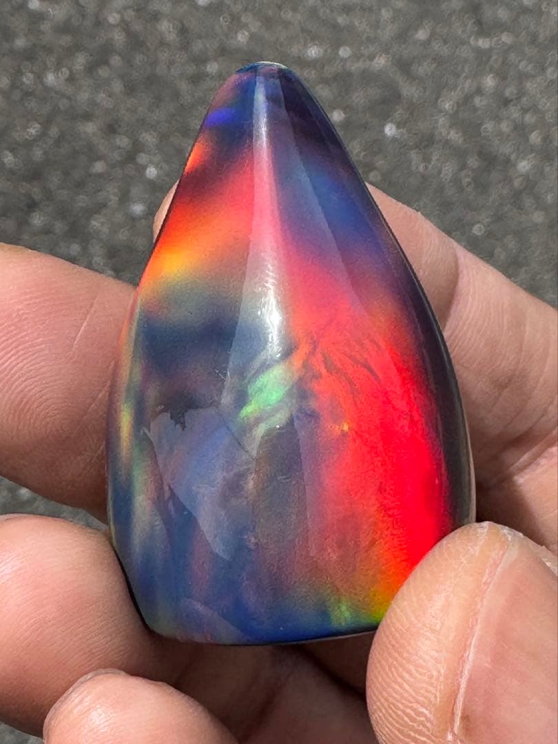 三線用　角度で変色するオーロラバチ　人工オパール製