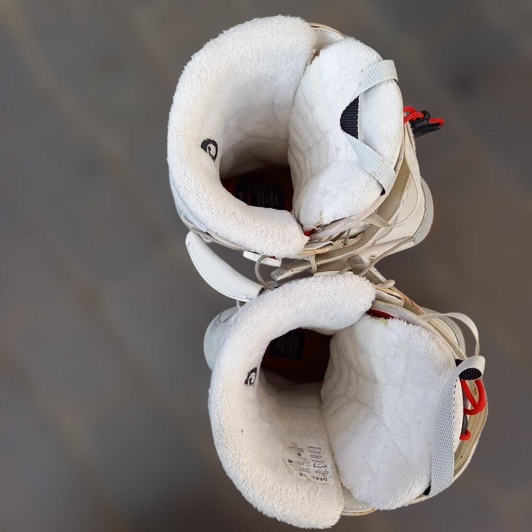 女性用スノーボードブーツ ホワイト　DEELUXE