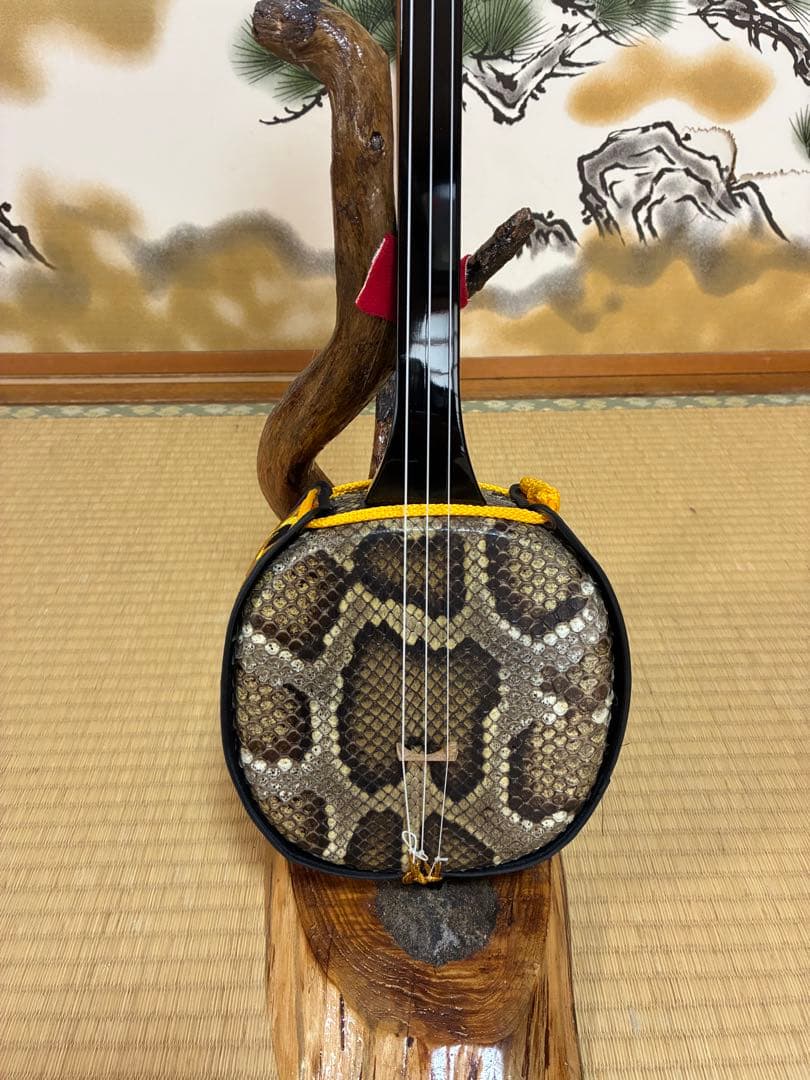 沖縄三線！貴重！知念大工型！本蛇皮！本張り！【一枚張り】