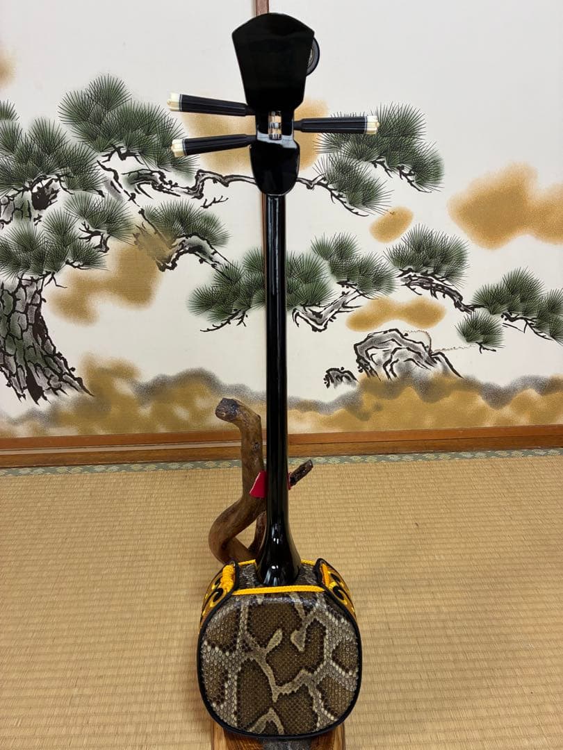 沖縄三線！貴重！知念大工型！本蛇皮！本張り！【一枚張り】