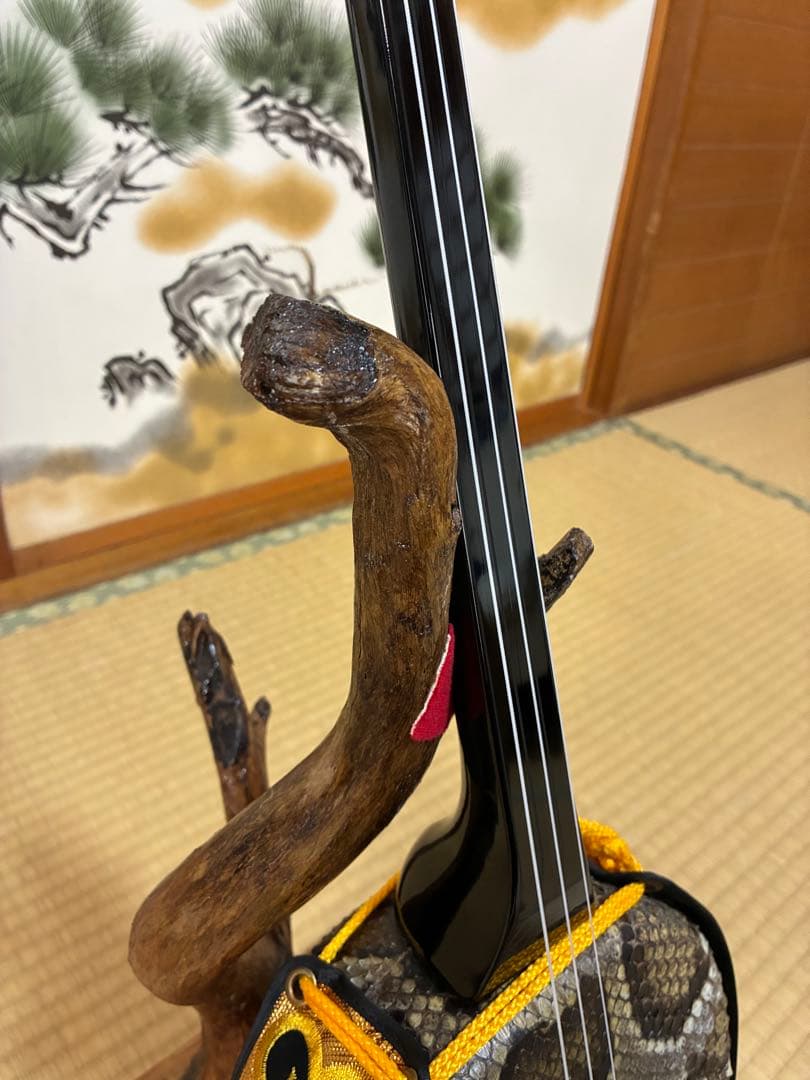 沖縄三線！貴重！知念大工型！本蛇皮！本張り！【一枚張り】