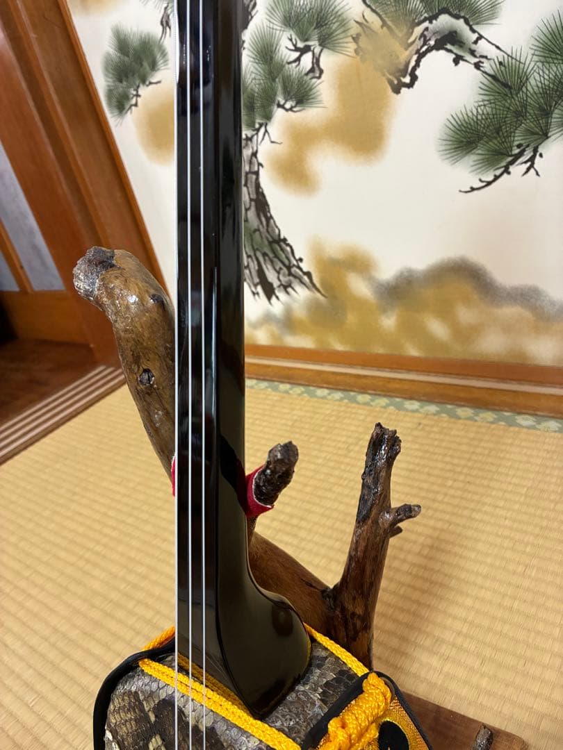 沖縄三線！貴重！知念大工型！本蛇皮！本張り！【一枚張り】