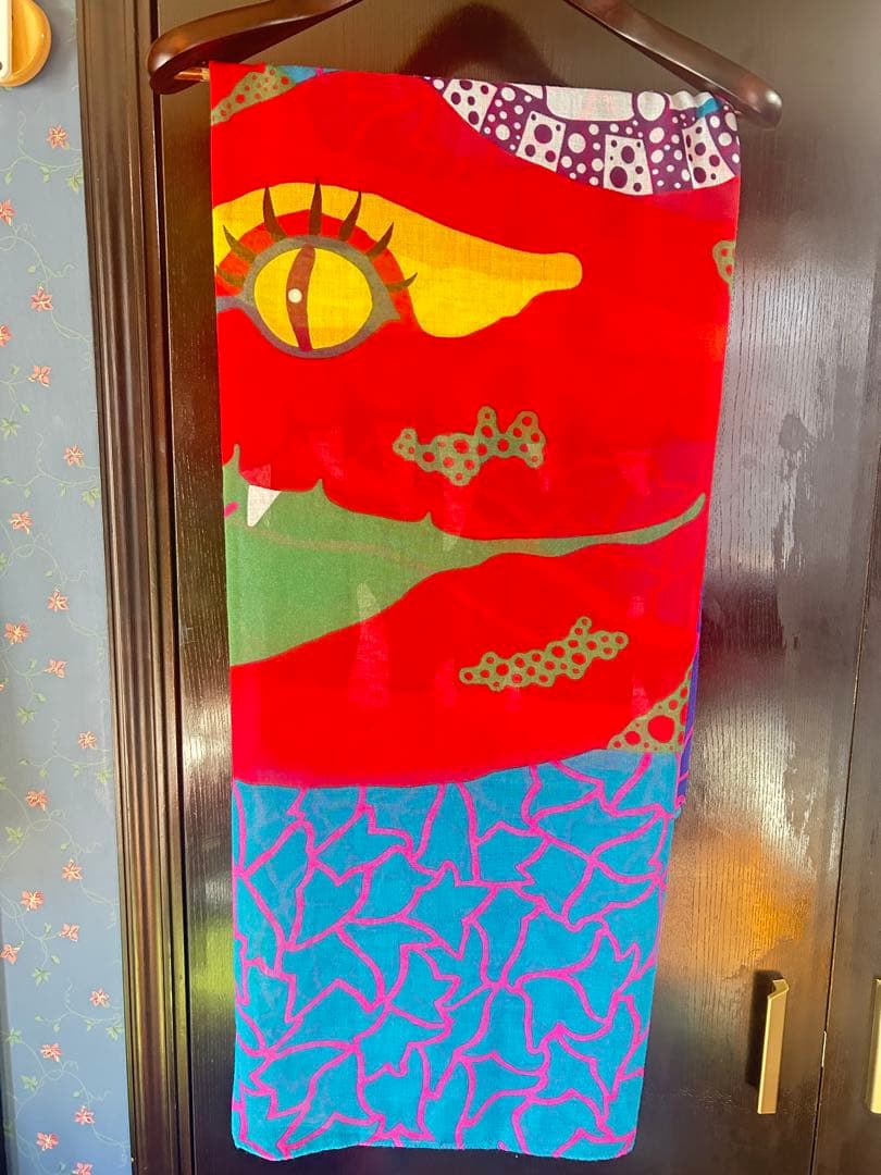 草間彌生 コラボ スカーフ ユニクロ ワニ 月食